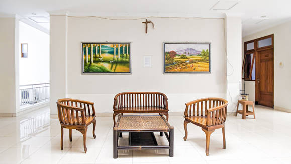 https://images.rukita.co/buildings/building/f72d74b5-2d3.jpg
