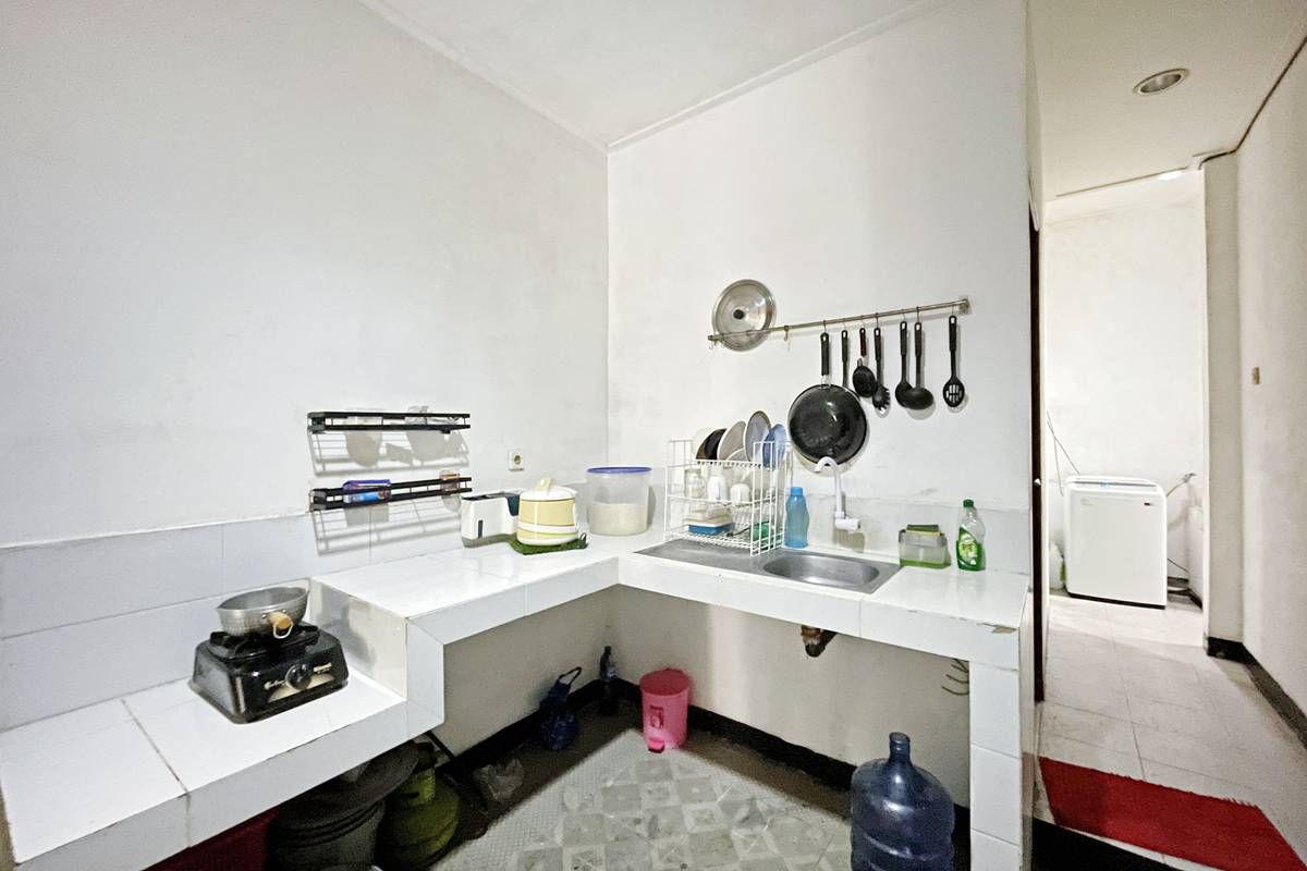 https://images.rukita.co/buildings/building/f82233b9-0d3.jpg