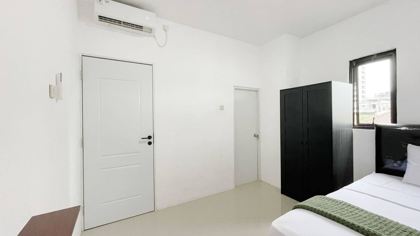 https://images.rukita.co/buildings/building/f9d5b8d9-d19.jpg