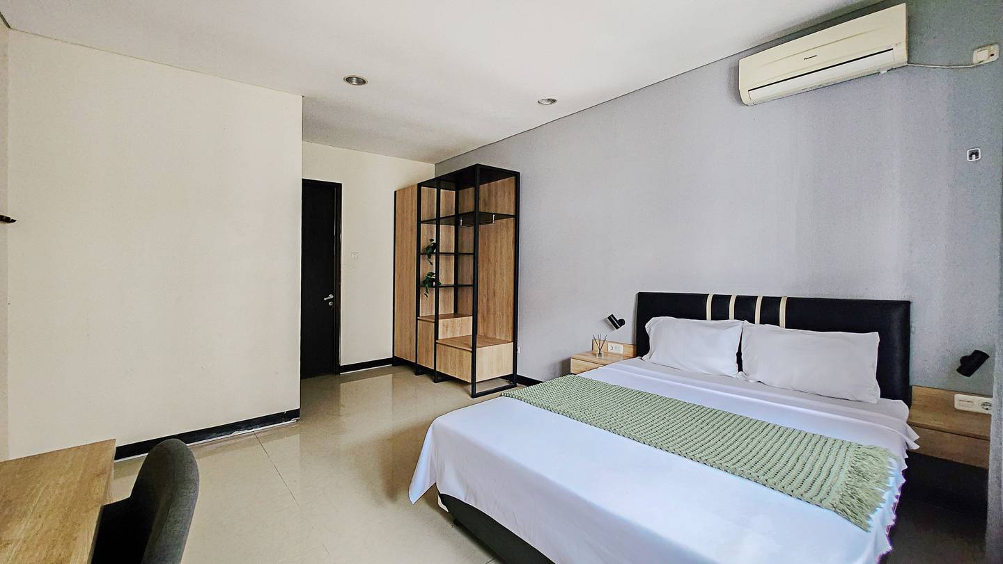 https://images.rukita.co/buildings/building/fb359e38-087.jpg