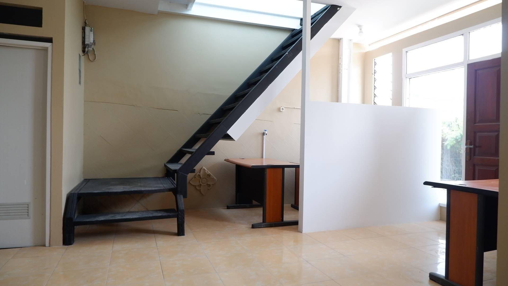 https://images.rukita.co/buildings/building/fc050908-c83.jpg