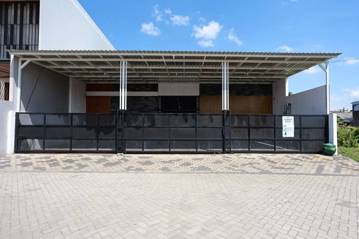 https://images.rukita.co/buildings/building/fcfe38fc-4ab.jpg