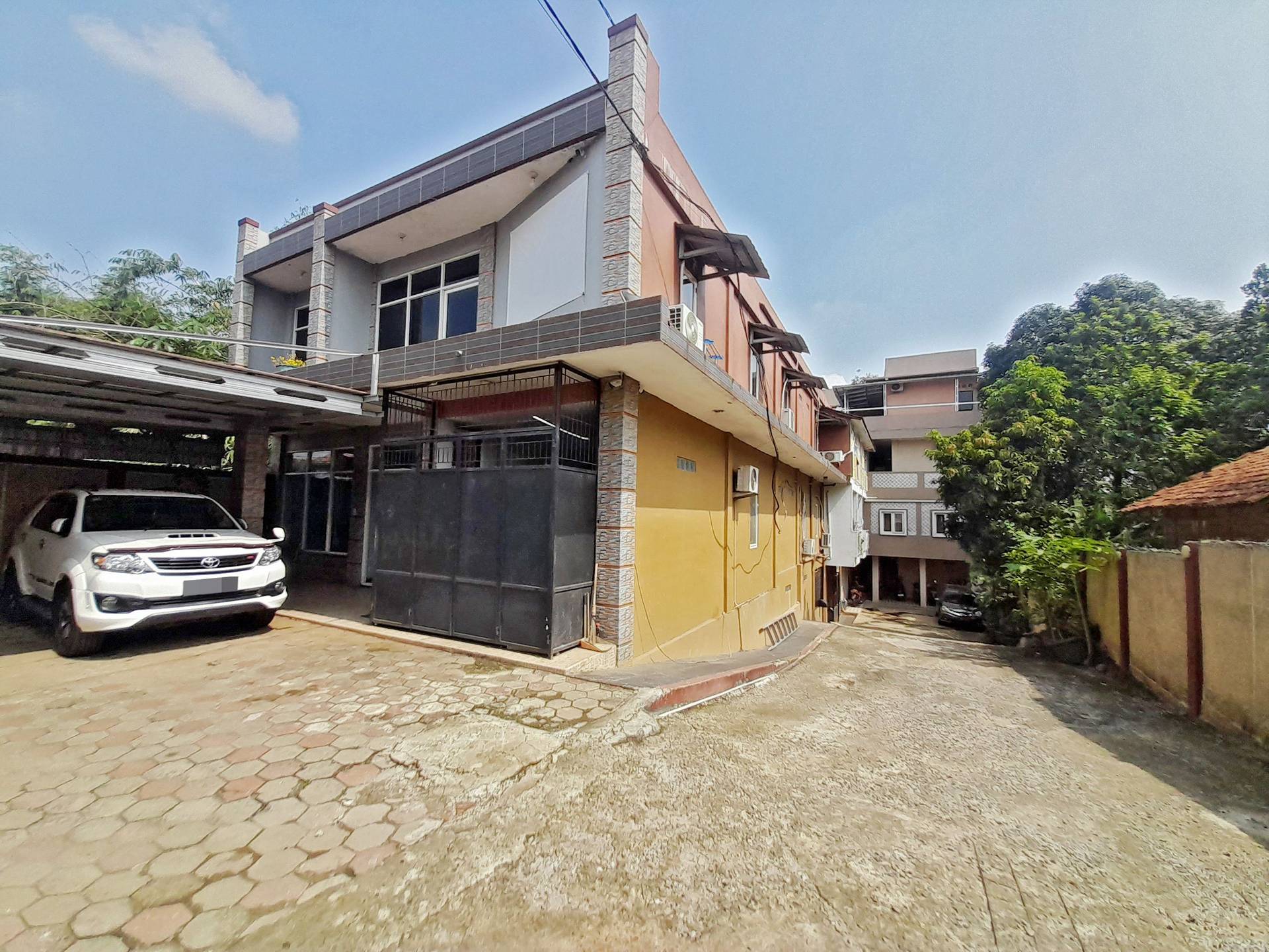 https://images.rukita.co/buildings/building/fd0d03ea-a68.jpg