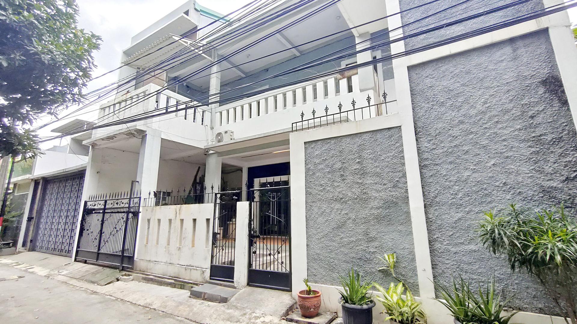 https://images.rukita.co/buildings/building/fd9bcaee-ad9.jpg