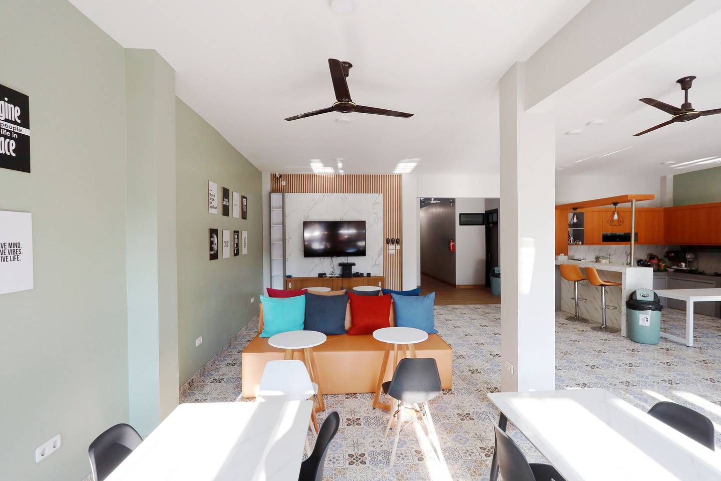 https://images.rukita.co/buildings/building/fe264ab6-bc6.jpg