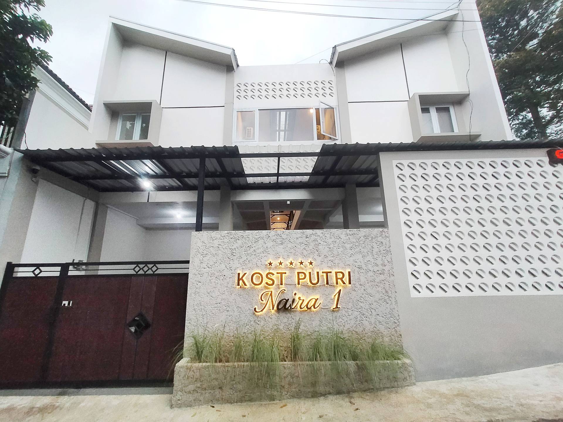 https://images.rukita.co/buildings/building/fe3600f0-86bc-431b-82db-bf162551f93a.jpg