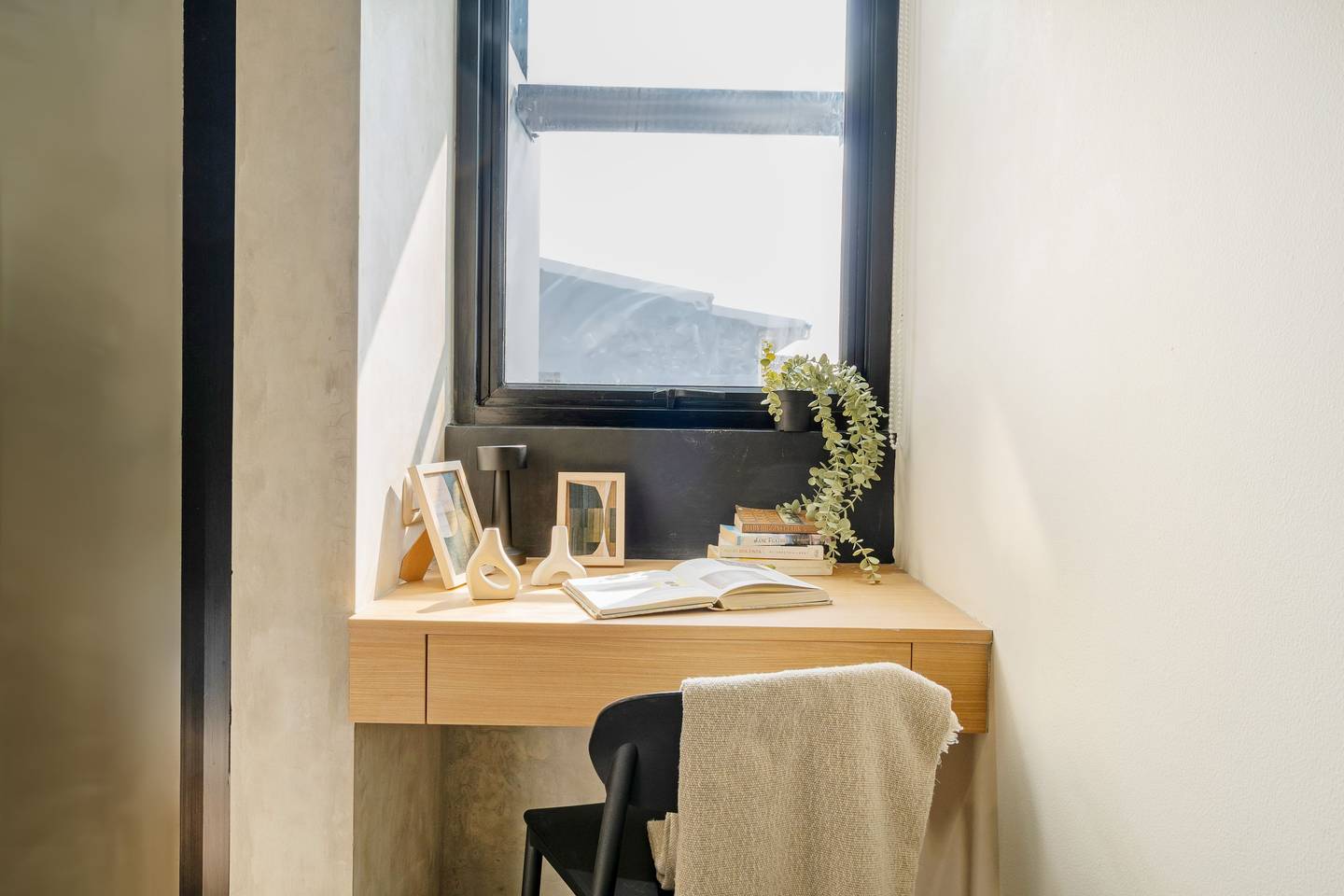 https://images.rukita.co/buildings/building/fe39c1a8-ba3.jpg
