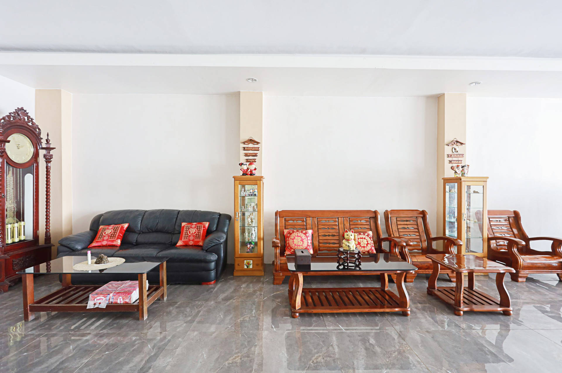 https://images.rukita.co/buildings/building/feb4ef65-e75.jpg