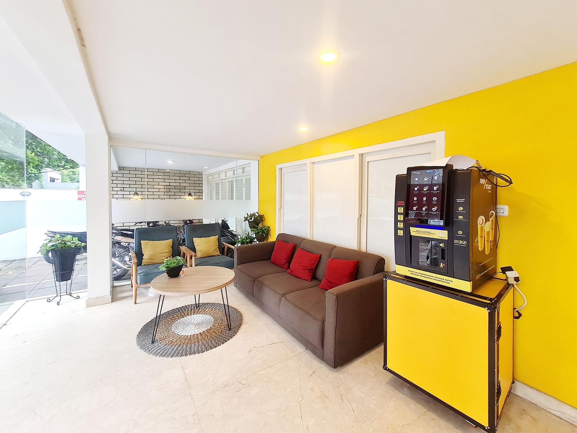 https://images.rukita.co/buildings/building/febd41e0-ba0d-4ae5-bc12-5374fff49a14.jpg