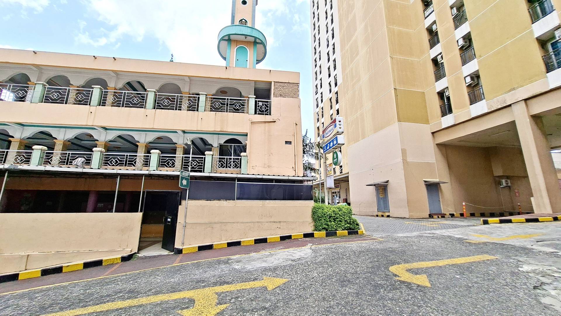 https://images.rukita.co/buildings/building/fec3f320-cf2d-4f06-9333-74d155fa403a.jpg