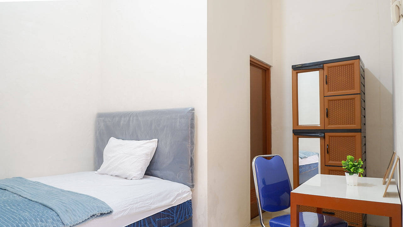 Compact Double A - M