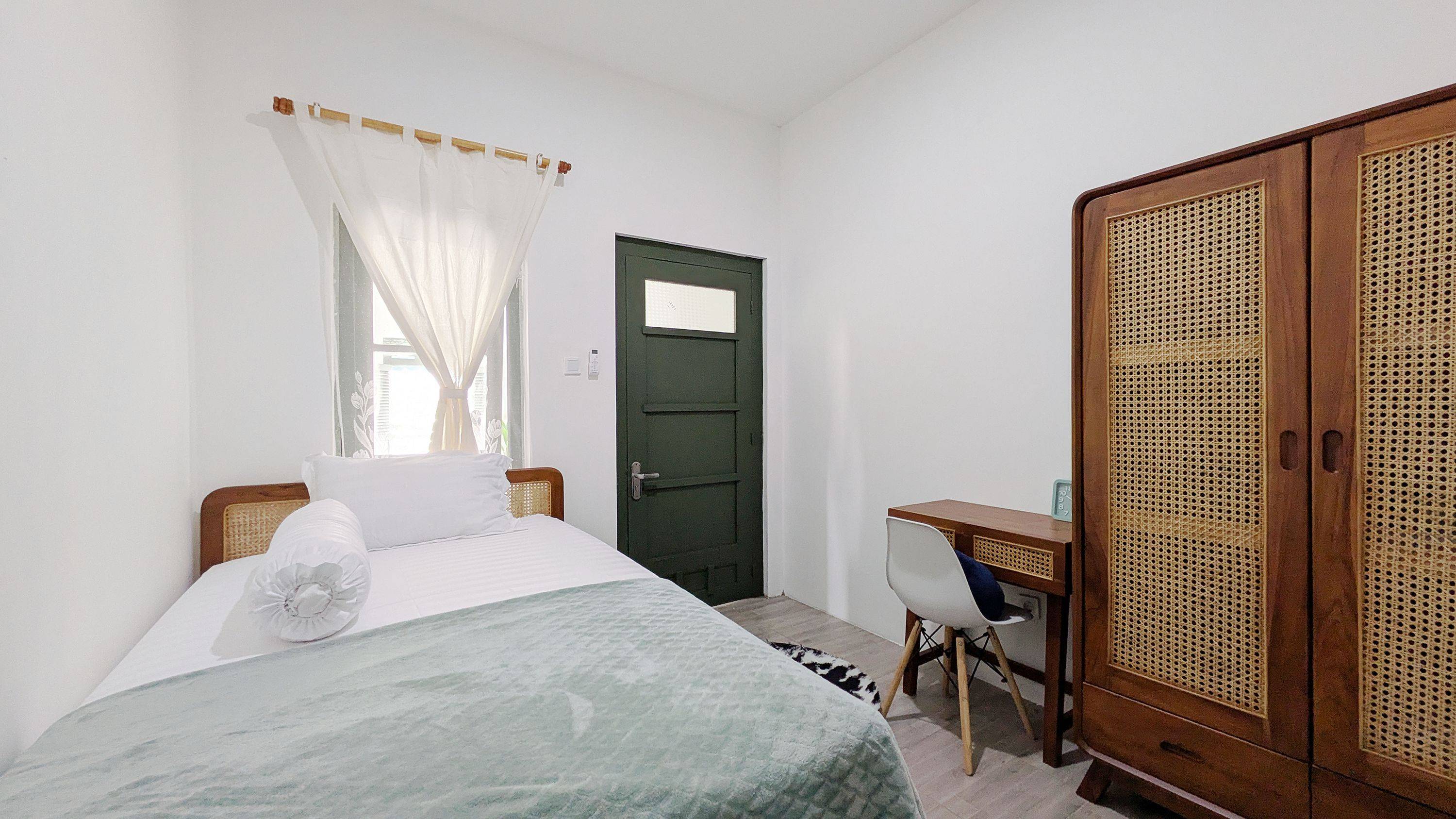 Compact Single A - F