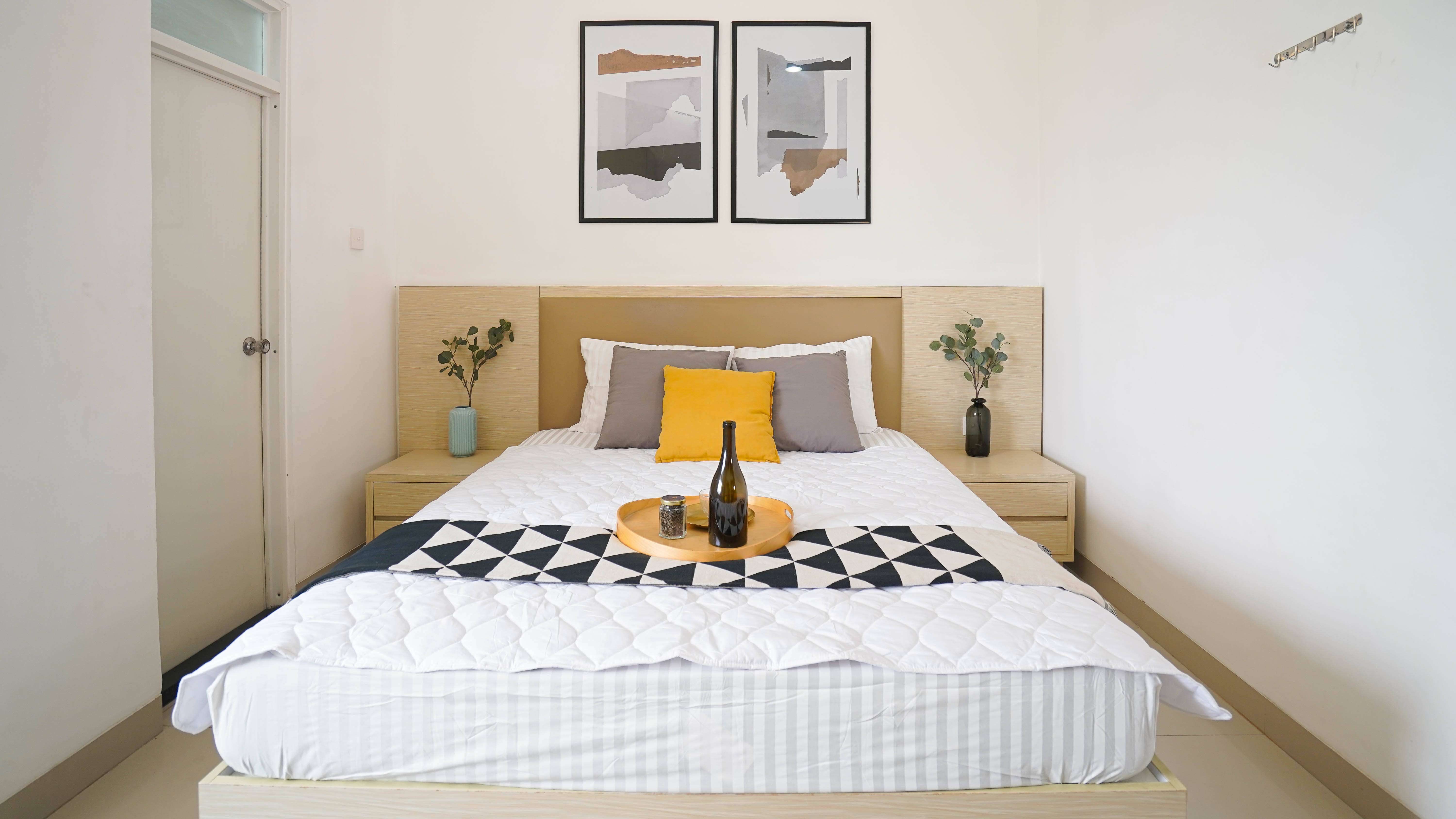 Executive Queen B - M