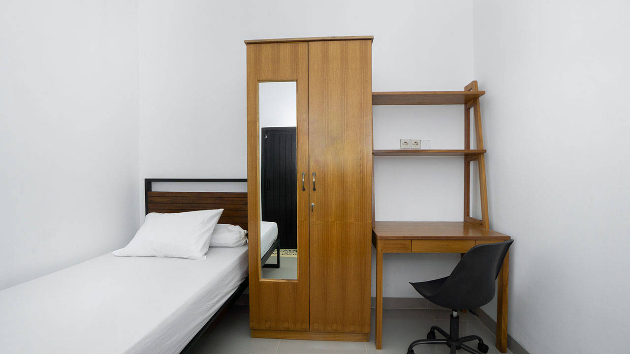 Compact Single A - M