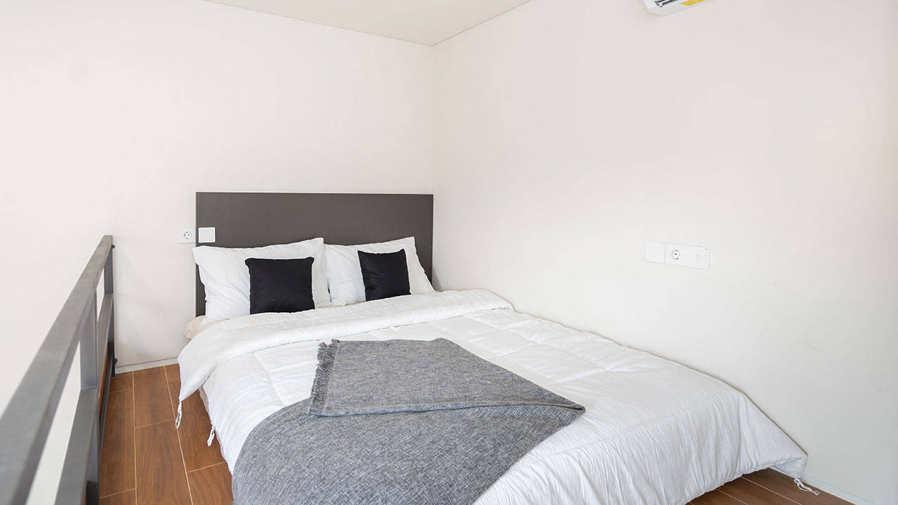 Compact Loft Queen A