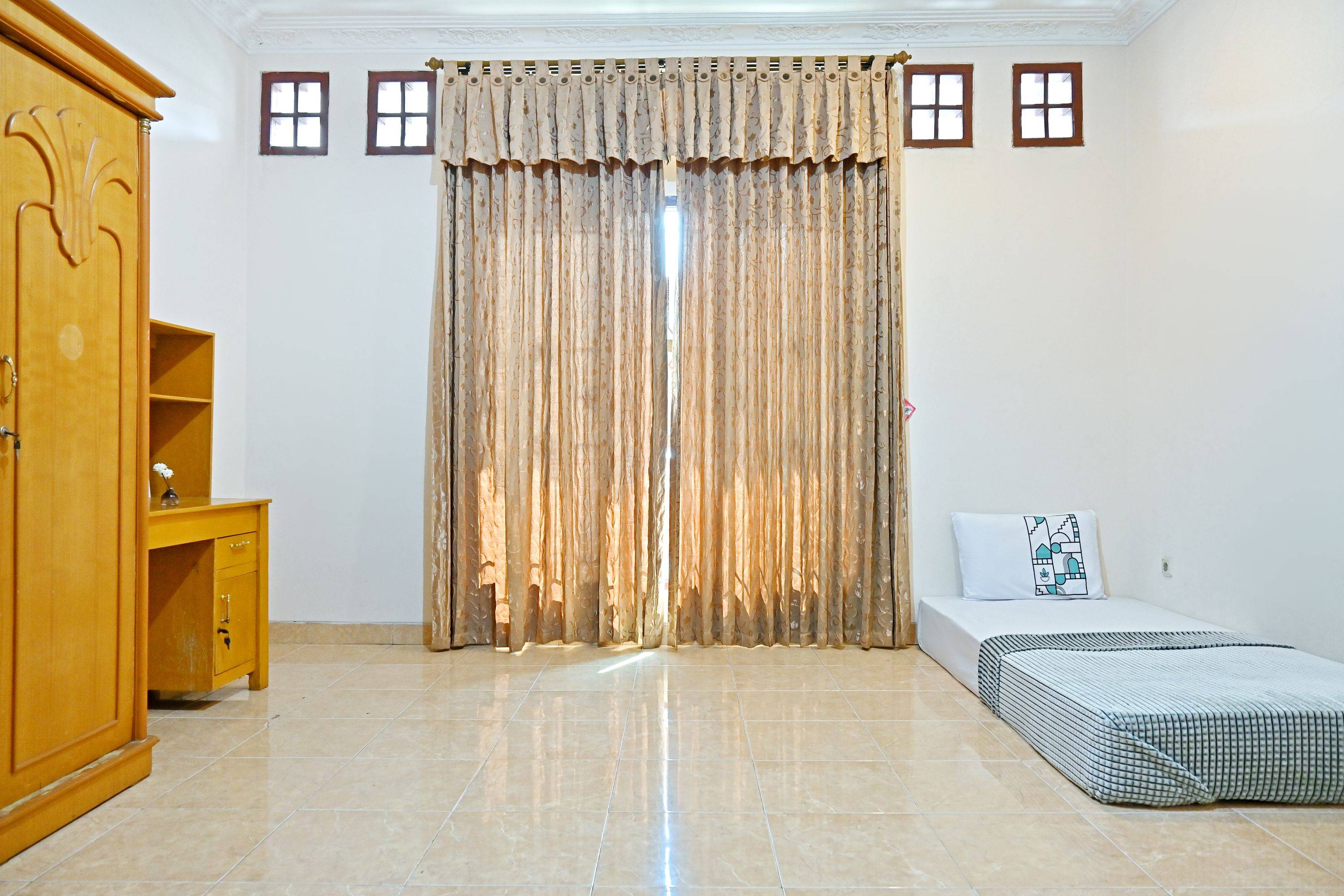 Executive Single - 23