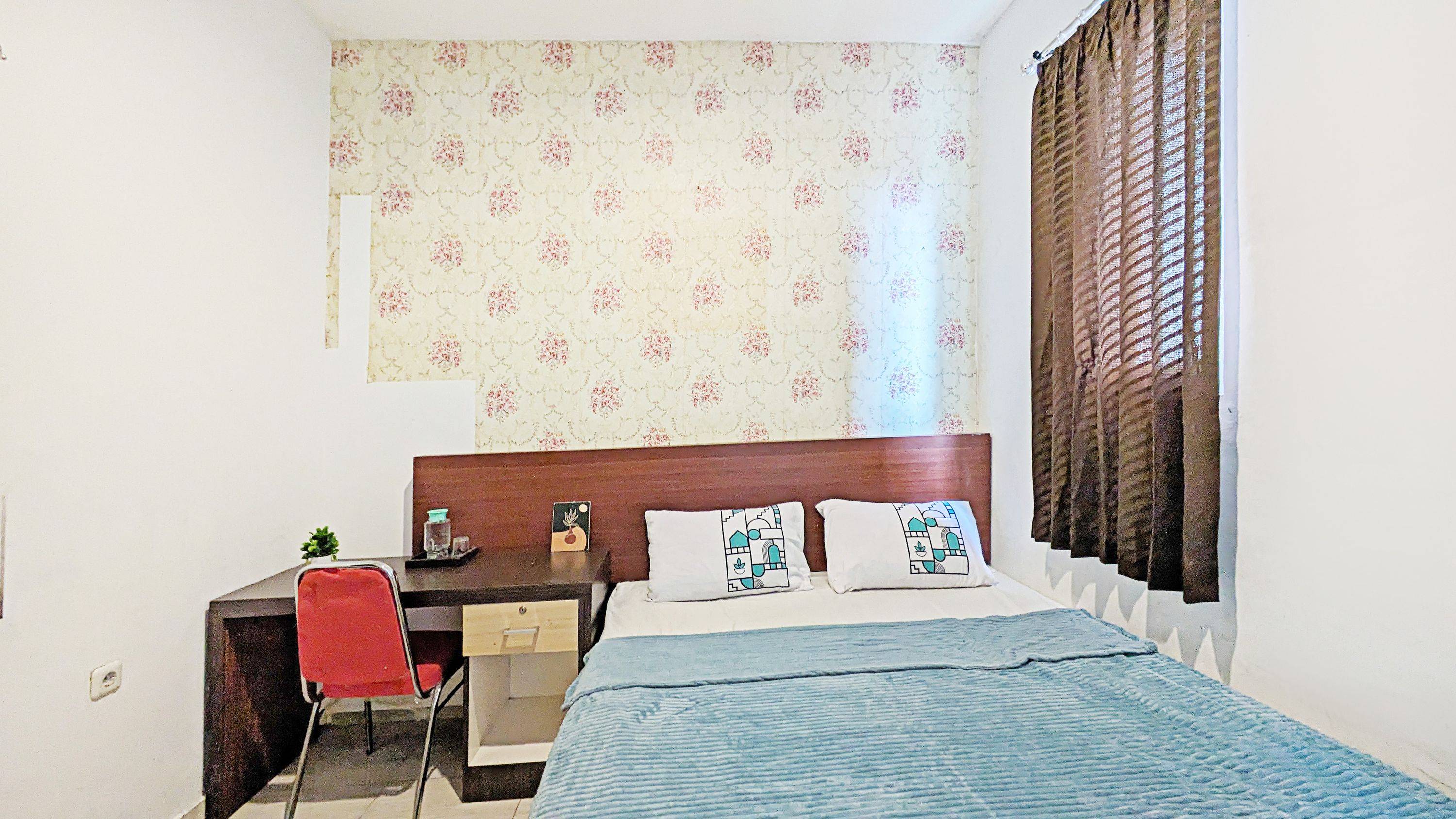 99 Guesthouse Nogotirto Yogyakarta Compact Queen A