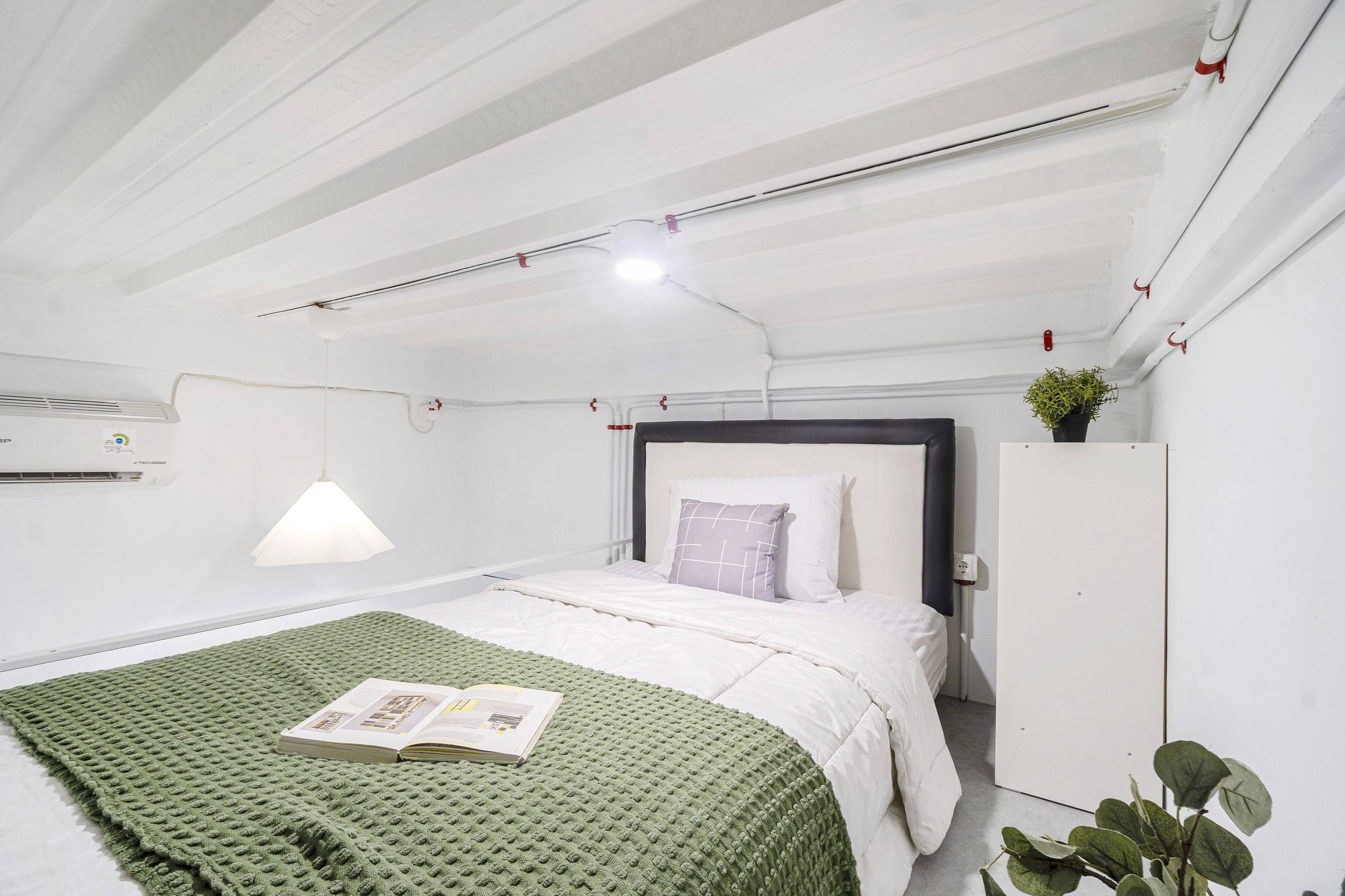 Superior Loft Full B