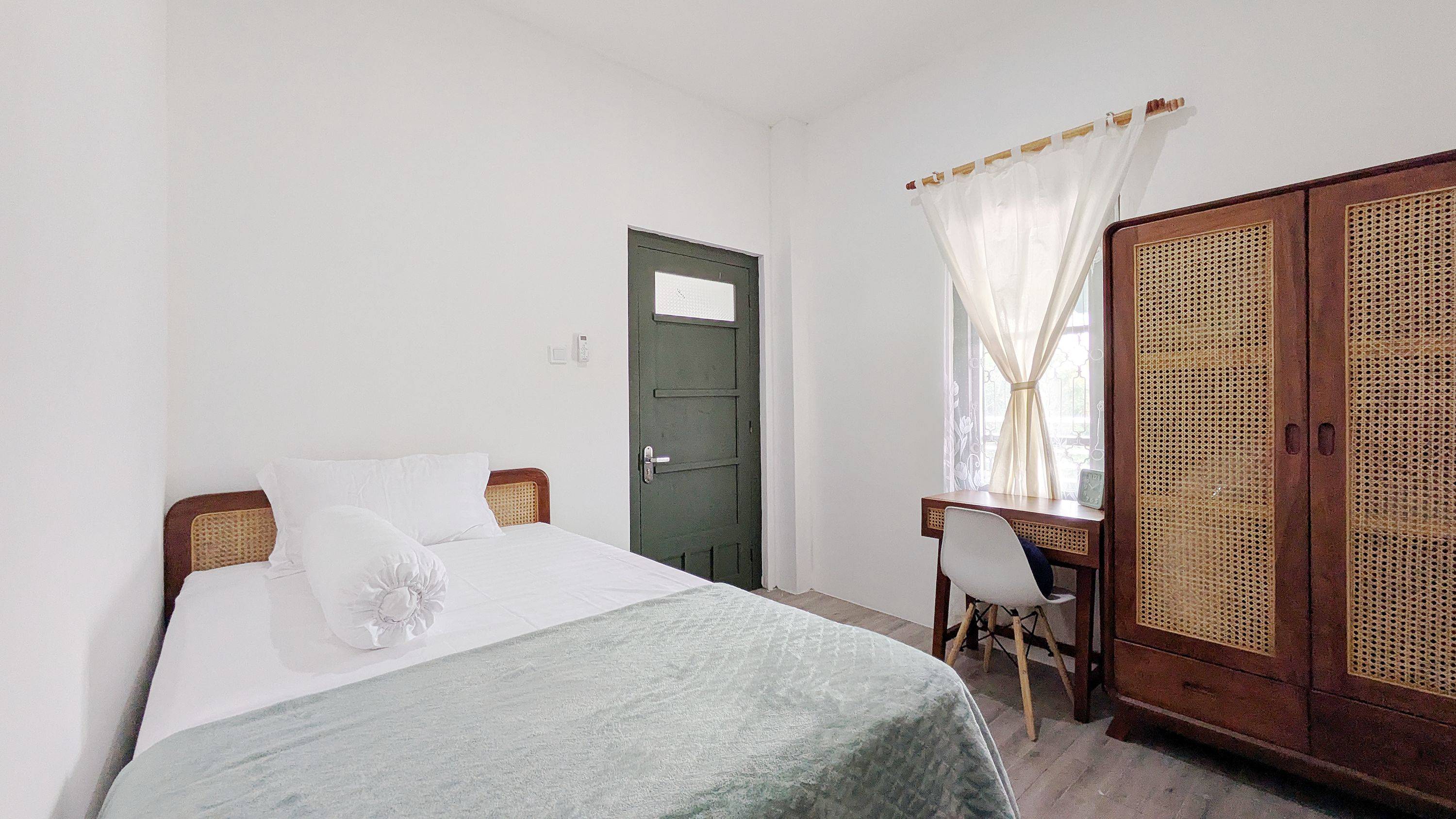 Compact Single B - F