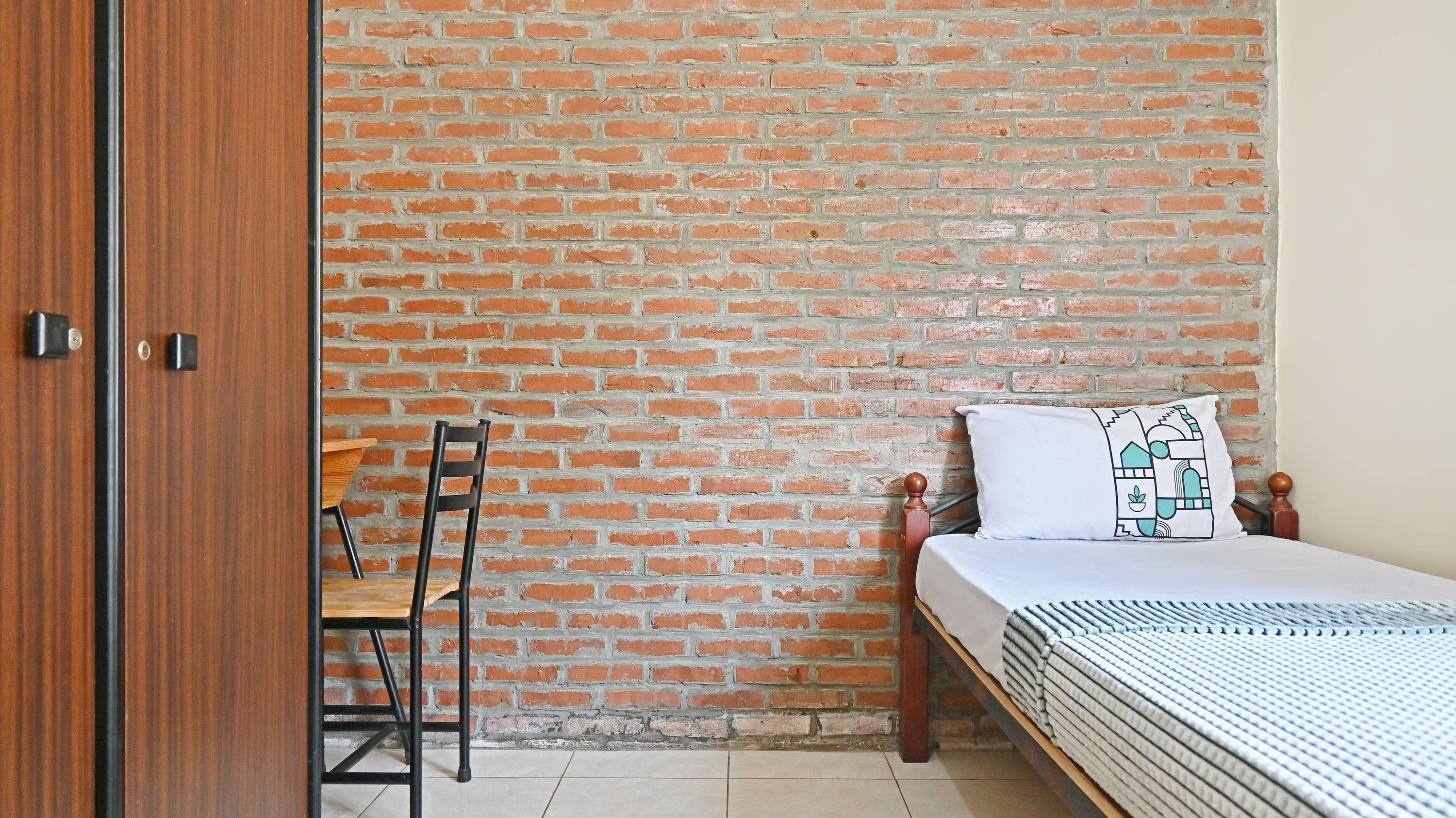 Compact Single A - M