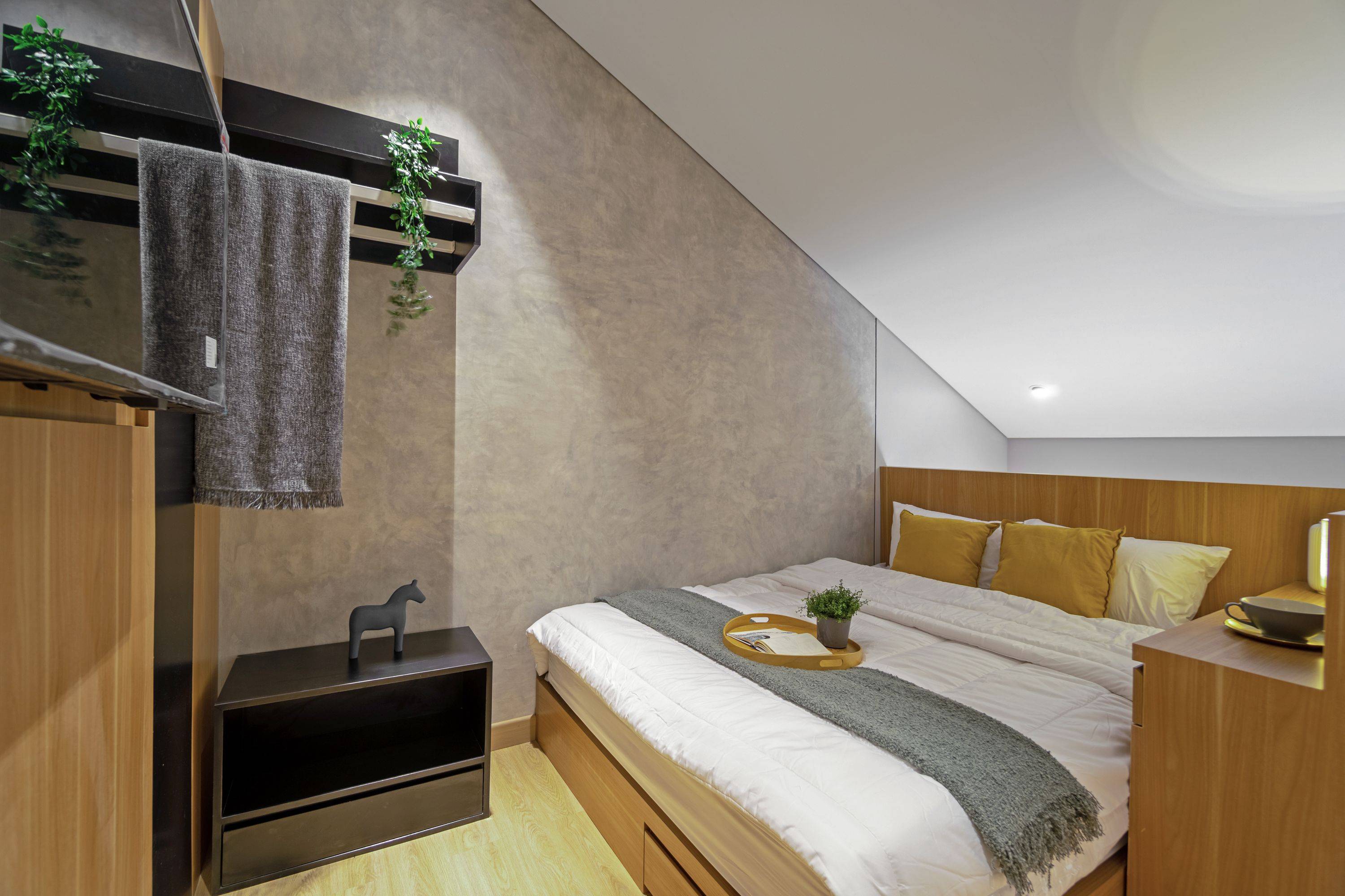 Superior Queen Loft B