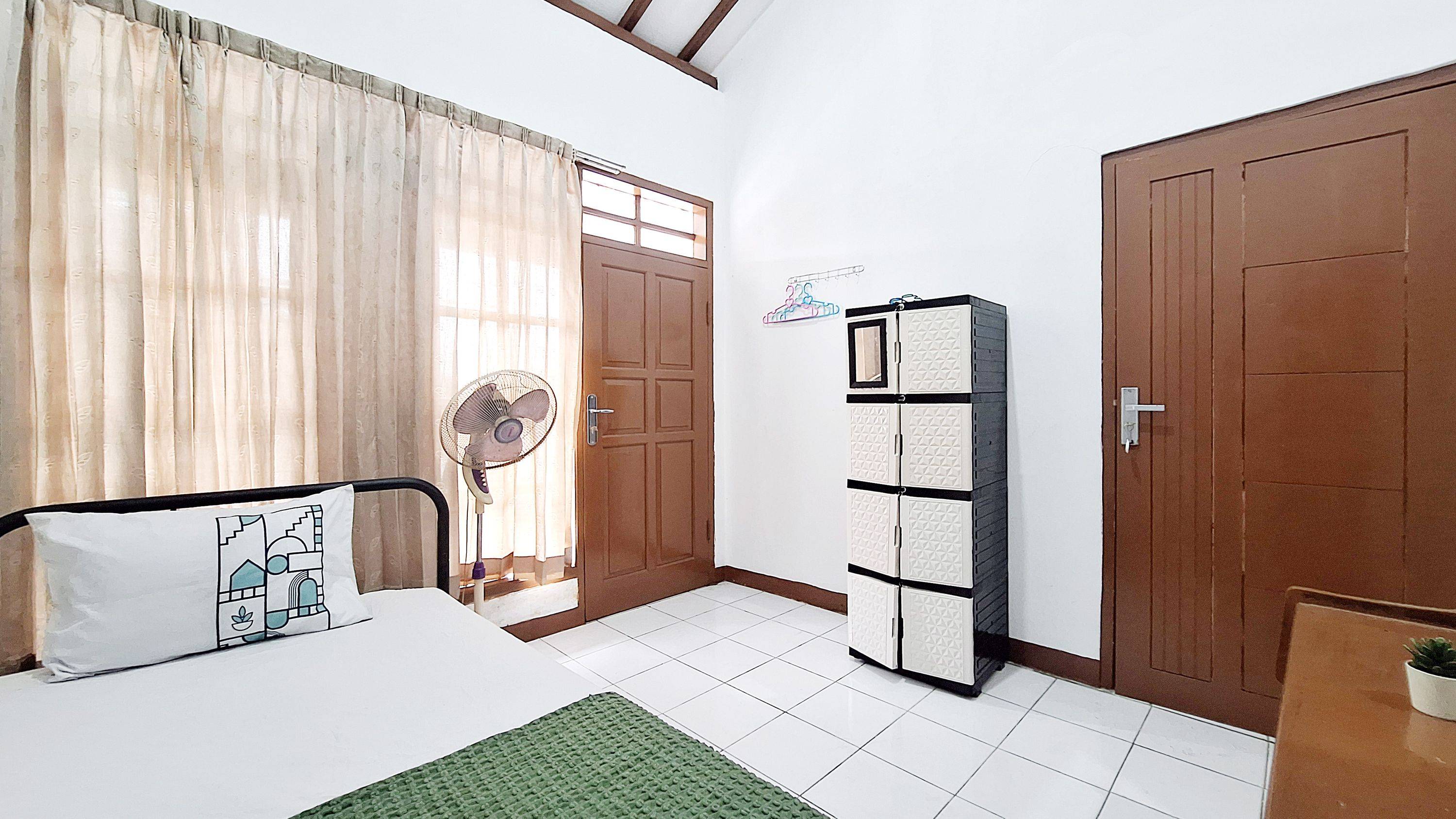 Kost Putri Cibolerang Bandung Pocket Single