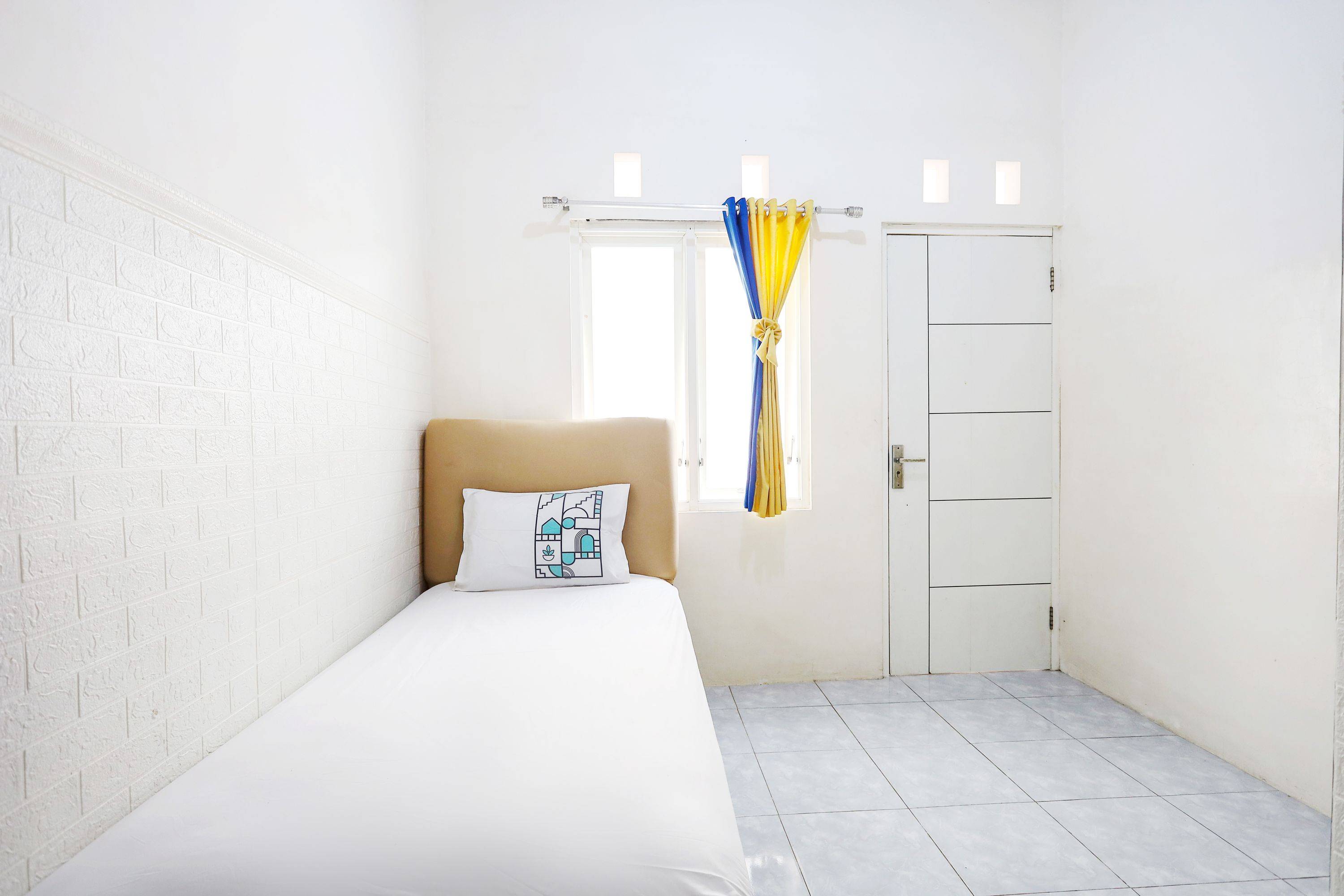 Compact Single A - M