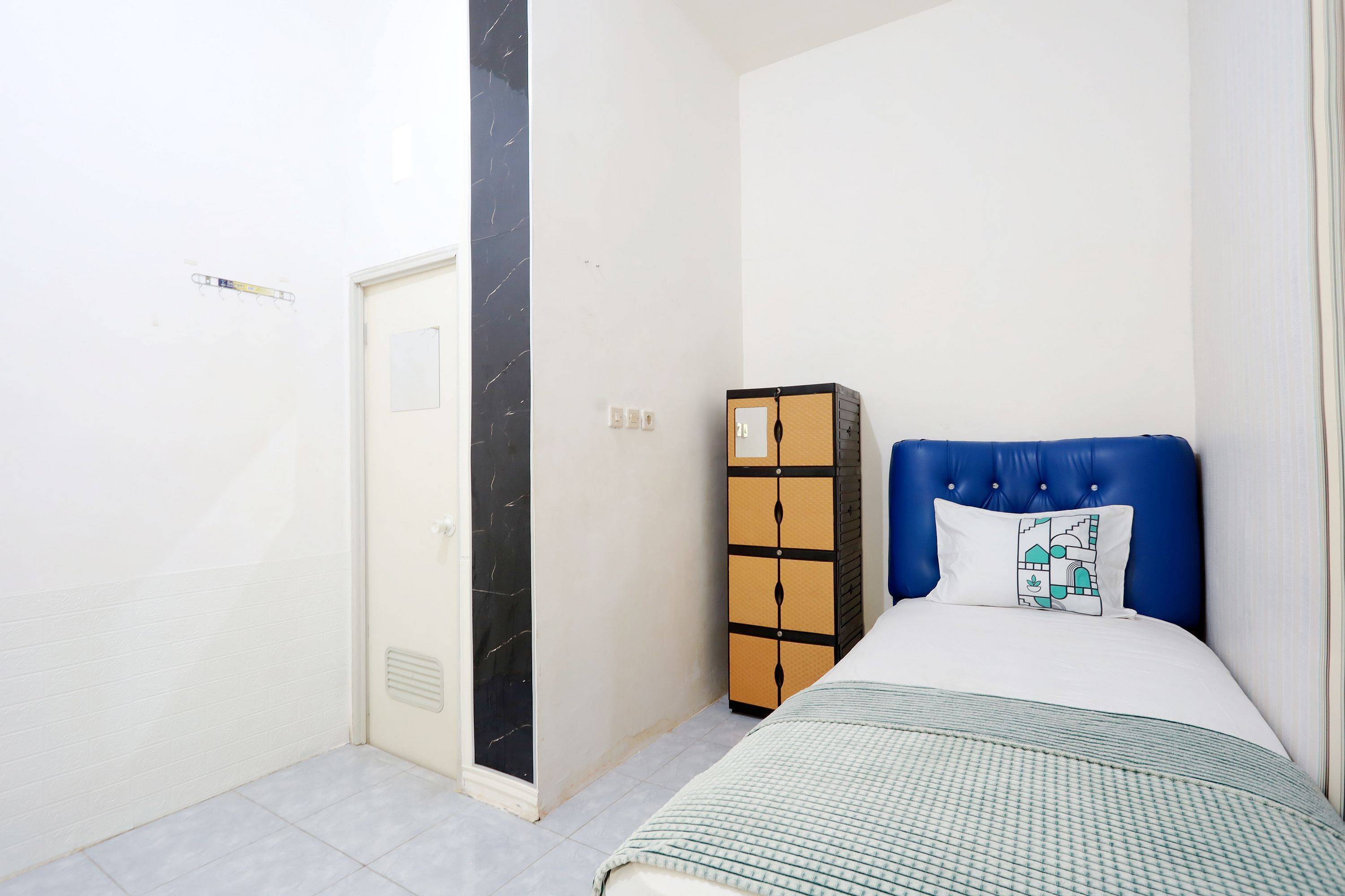 Compact Single B - F