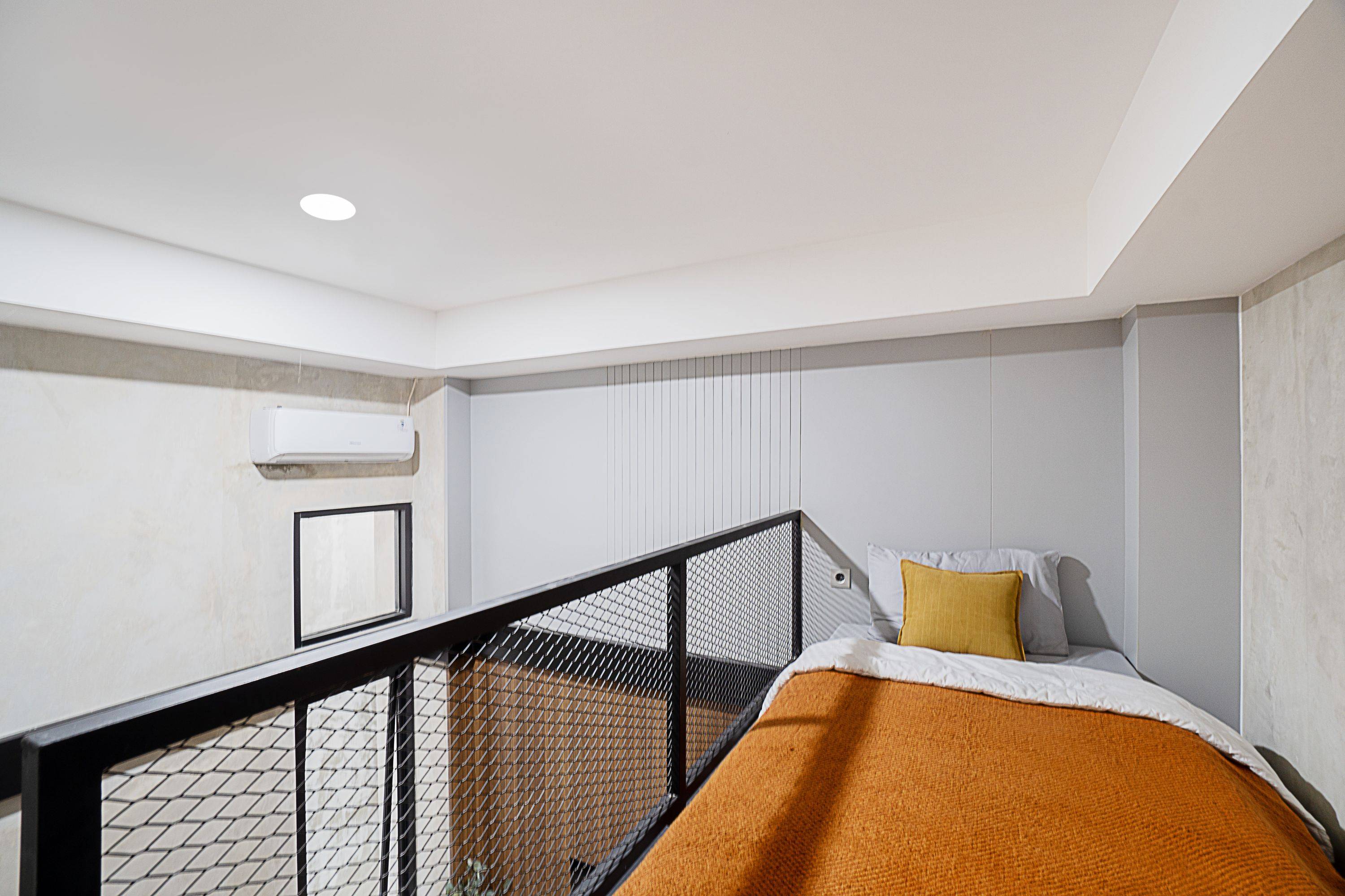 Superior Single Loft