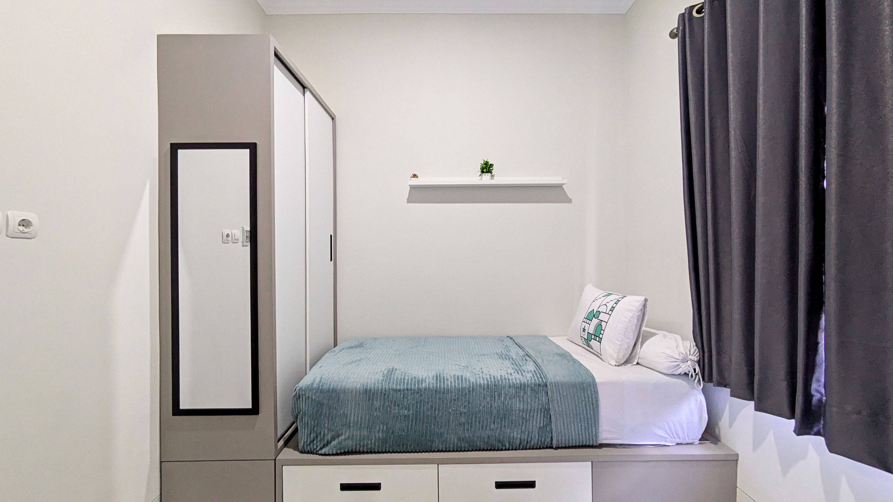 Compact Single A - M