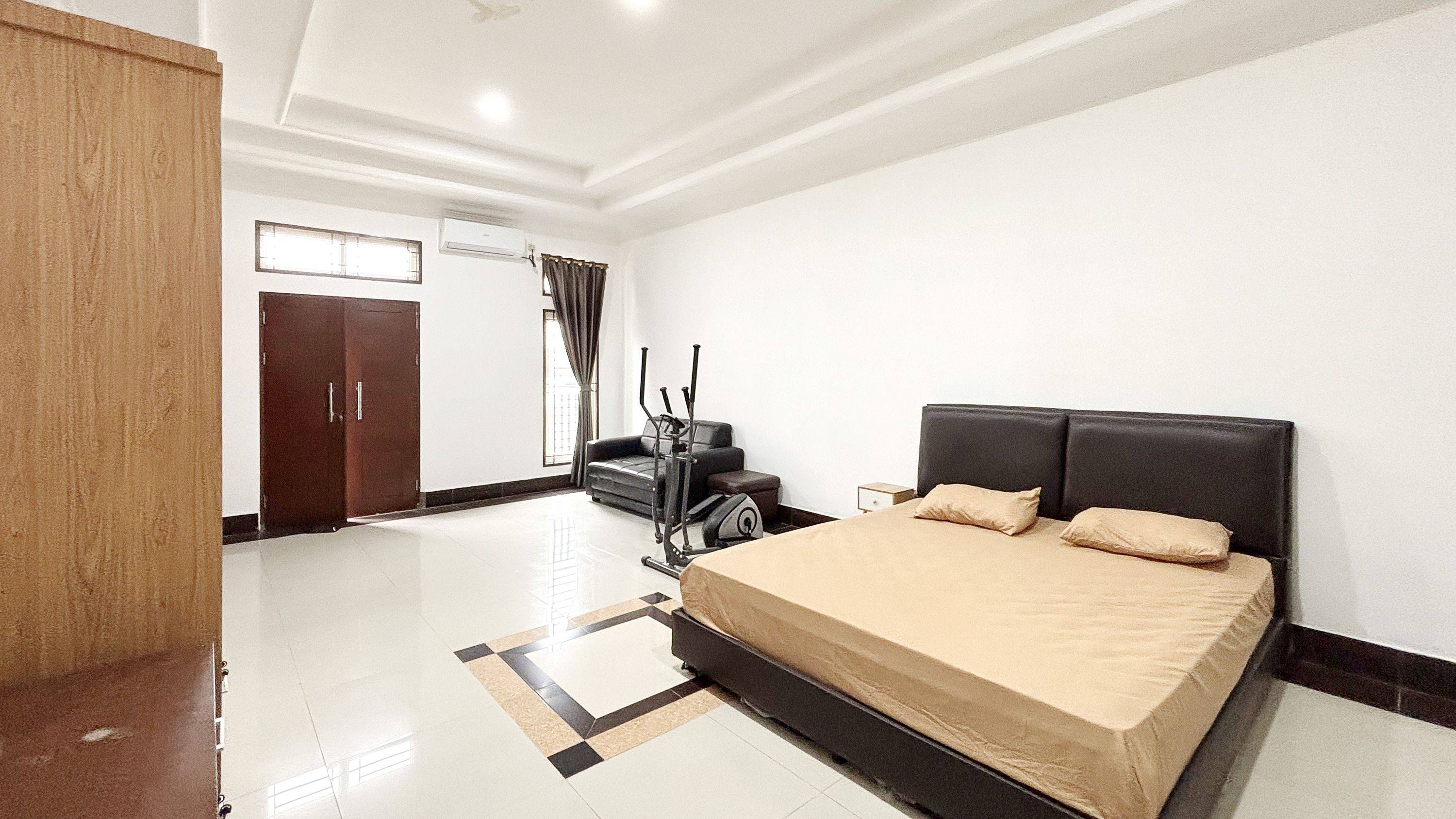 Flat Residence Queen B