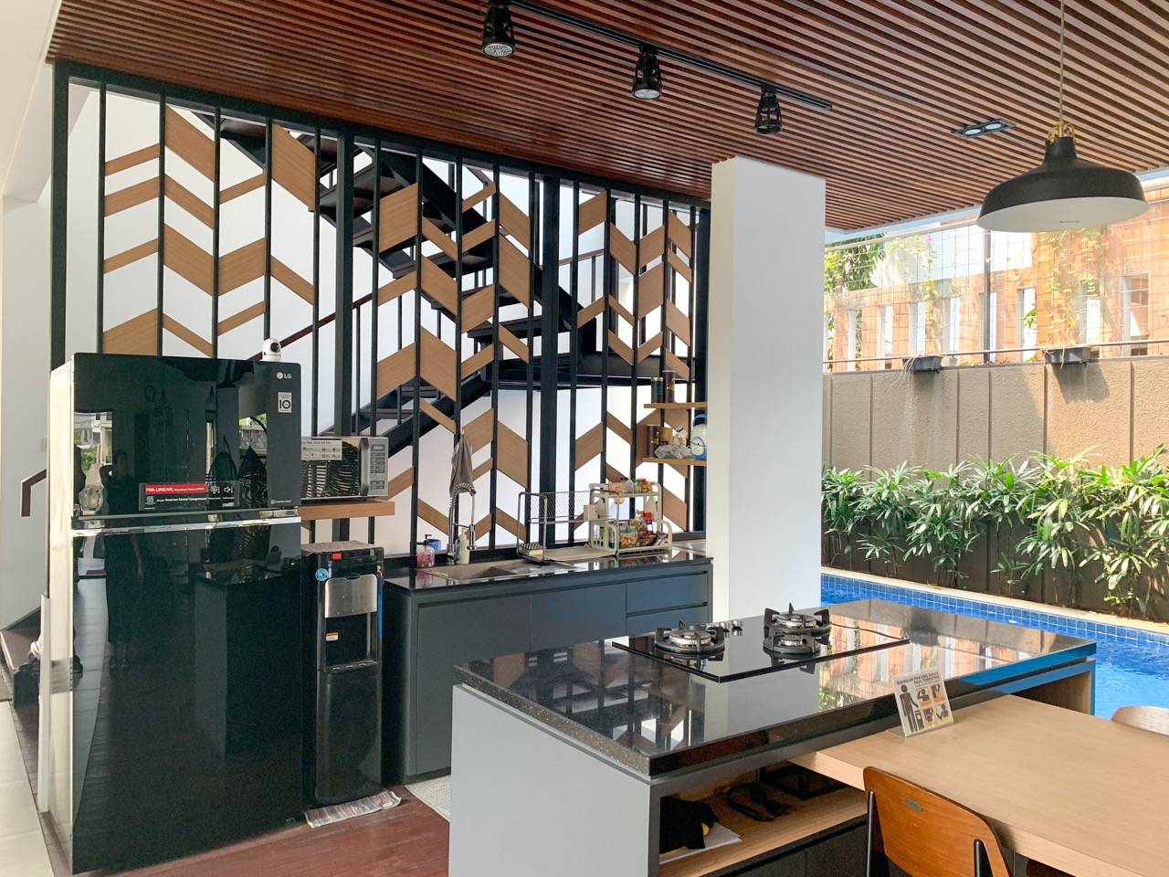 https://images.rukita.co/rkt-staging1-media/buildings/building/IMG_9640.jpg
