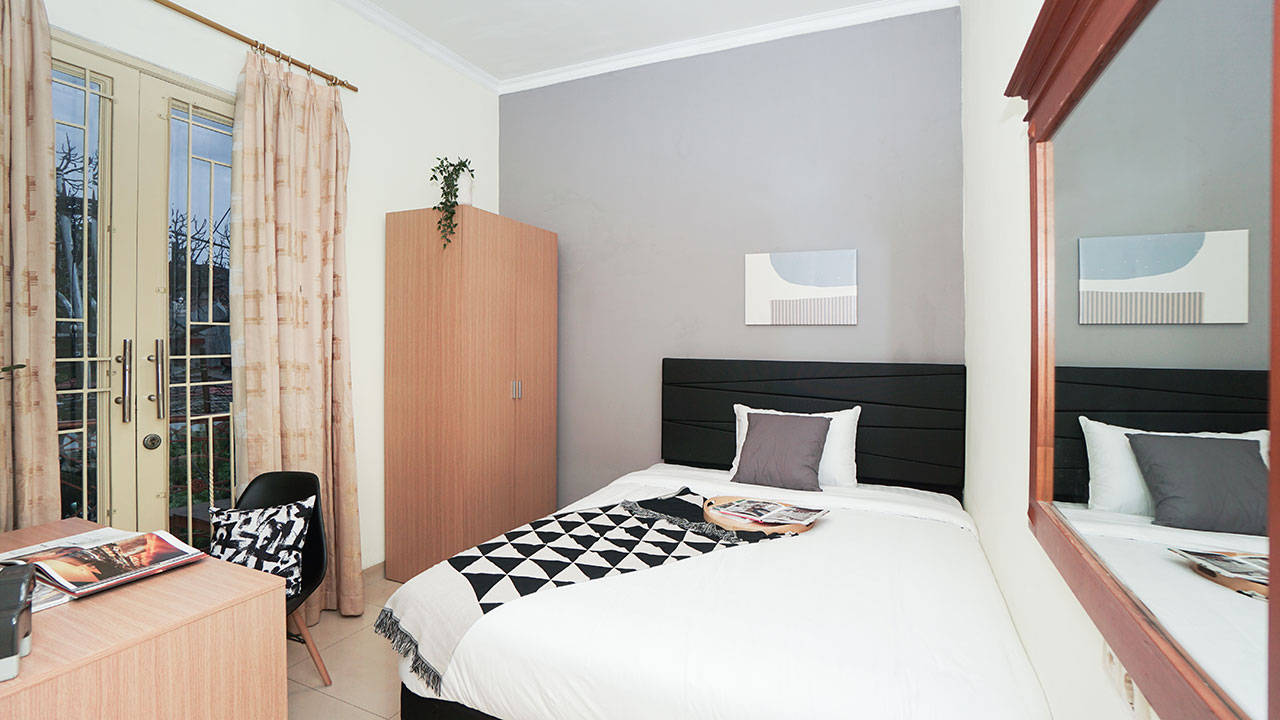 https://images.rukita.co/rkt-staging1-media/buildings/building/Rukita-Cempaka-Putih-Room-18_Maret-2020_3_edited.jpg